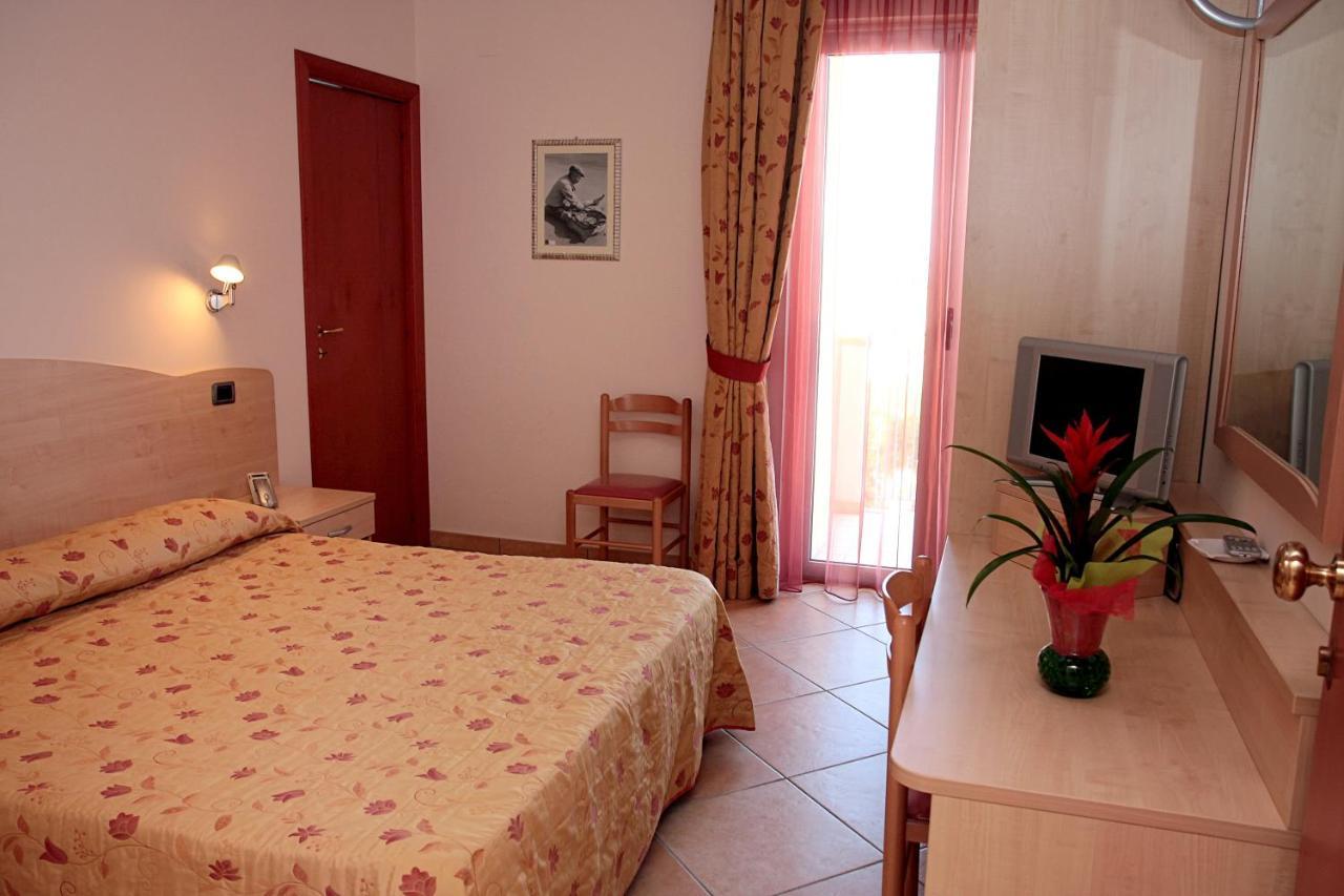 Hotel La Tartaruga Roseto Degli Abruzzi Bagian luar foto