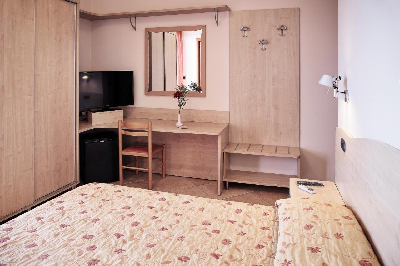 Hotel La Tartaruga Roseto Degli Abruzzi Bagian luar foto