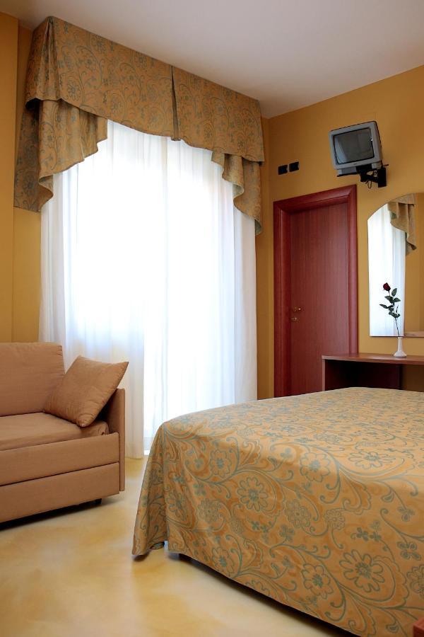 Hotel La Tartaruga Roseto Degli Abruzzi Bagian luar foto