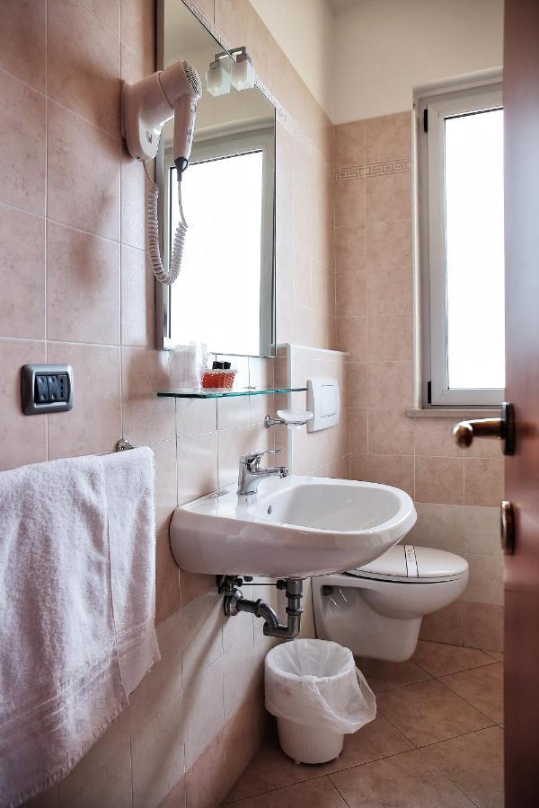 Hotel La Tartaruga Roseto Degli Abruzzi Bagian luar foto