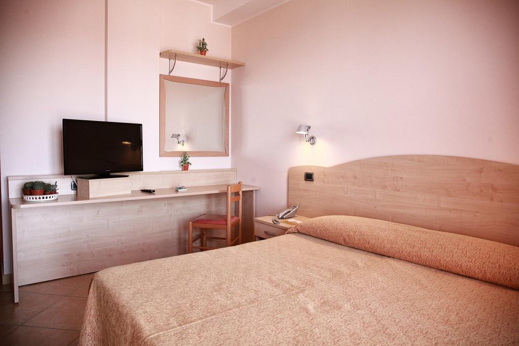 Hotel La Tartaruga Roseto Degli Abruzzi Bagian luar foto