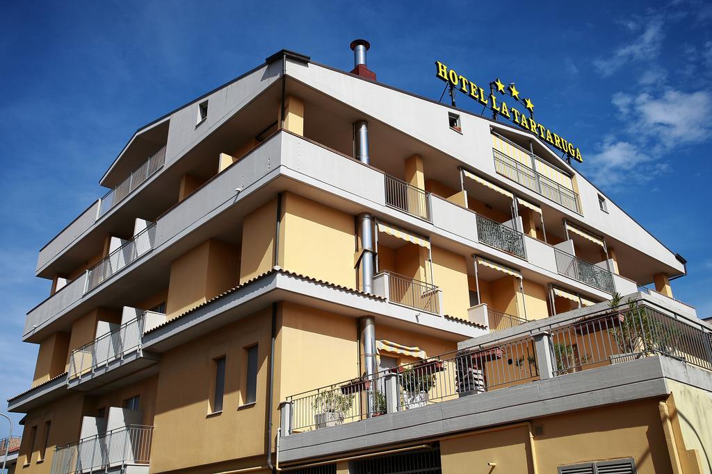 Hotel La Tartaruga Roseto Degli Abruzzi Bagian luar foto